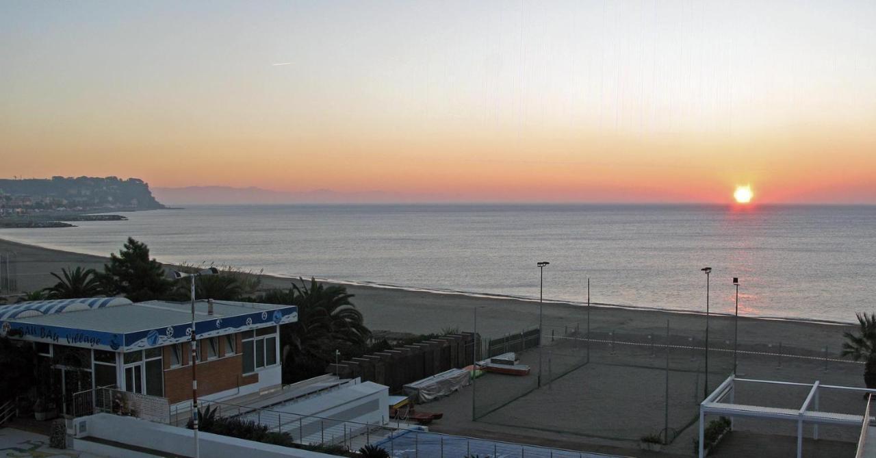 Apartamento House By The Sea Albissola Marina Exterior foto
